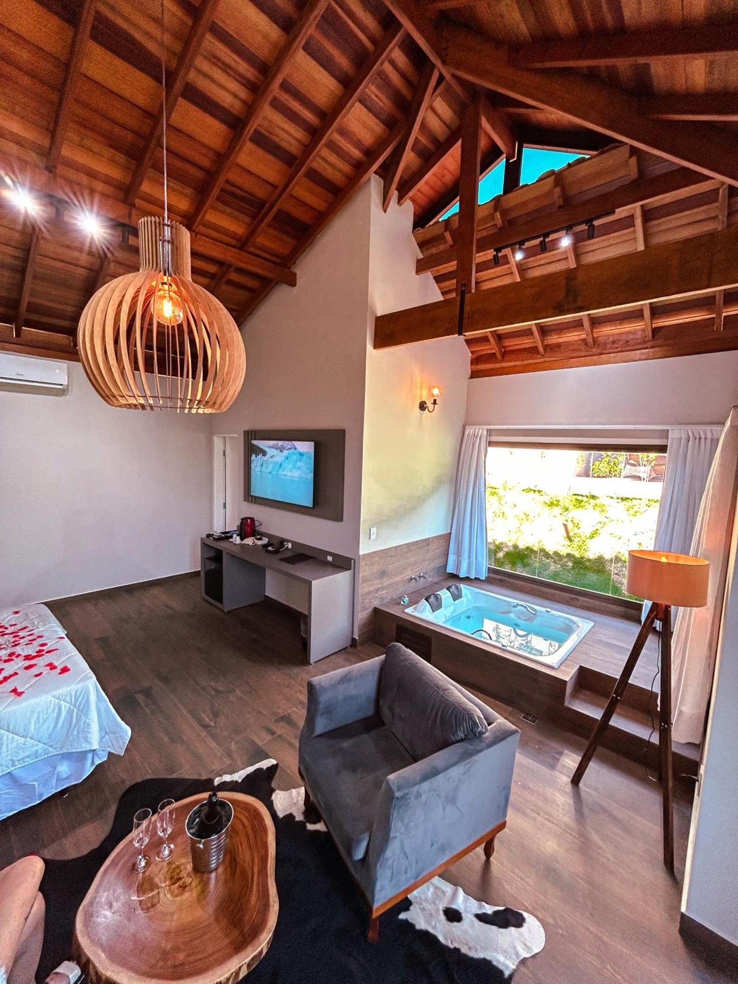 Hotel Chales Capitanias Águas de Lindóia Екстериор снимка